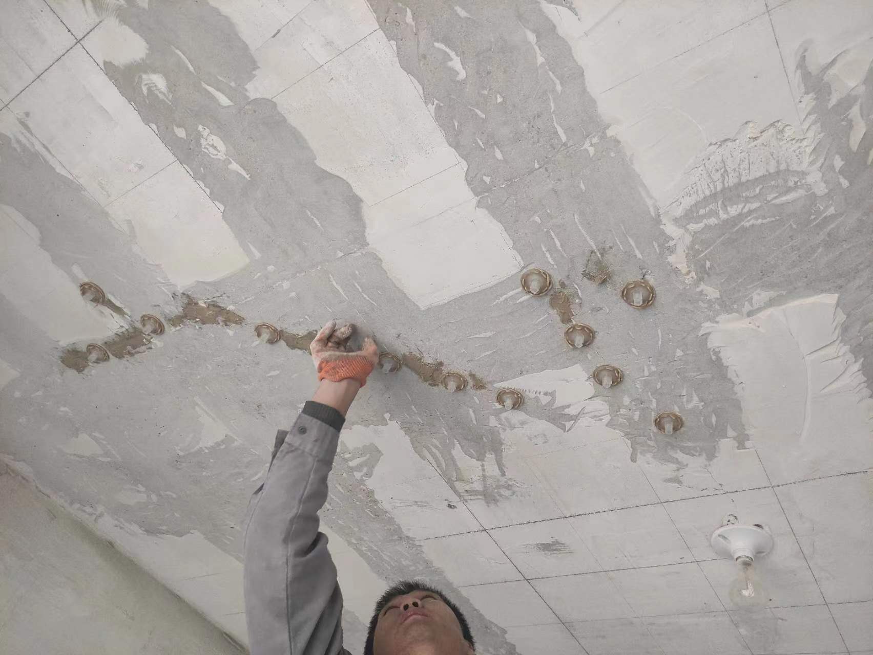电白混凝土楼板裂缝为什么会开裂?怎么修补?